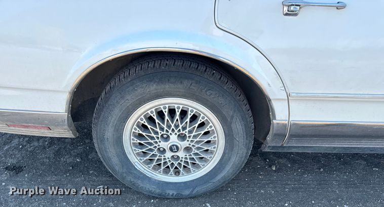 image for item NH9048 1990 Oldsmobile  Ninty Eight Regency Brougham 