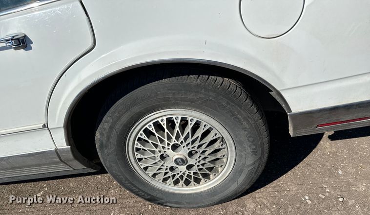 image for item NH9048 1990 Oldsmobile  Ninty Eight Regency Brougham 