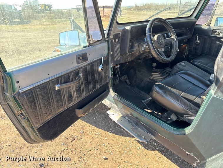 image for item NH9051 1987 Jeep Wrangler Laredo SUV