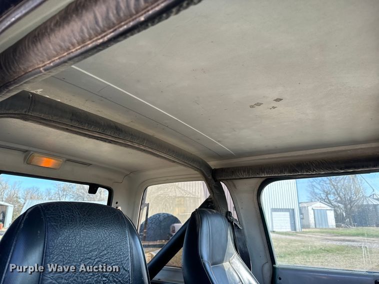 image for item NH9051 1987 Jeep Wrangler Laredo SUV