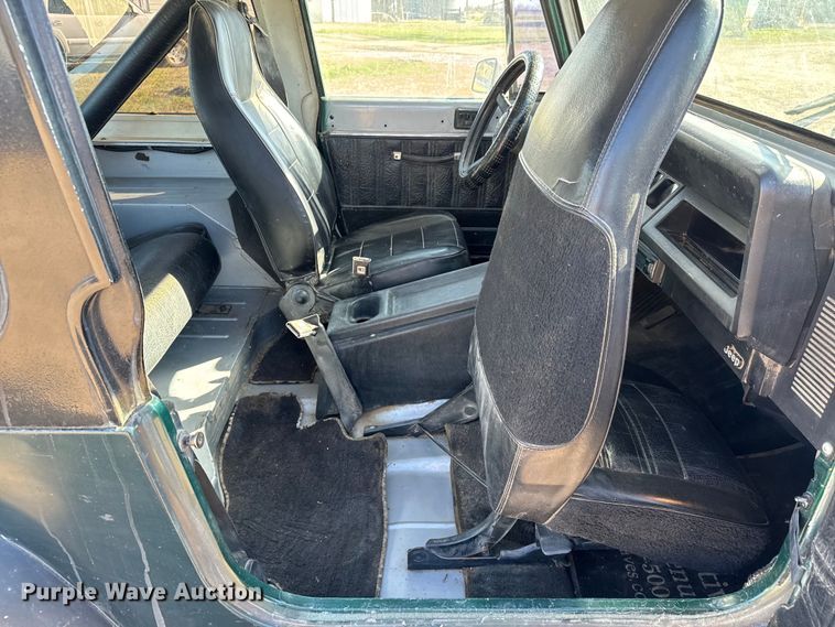 image for item NH9051 1987 Jeep Wrangler Laredo SUV