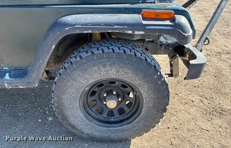image for item NH9051 1987 Jeep Wrangler Laredo SUV