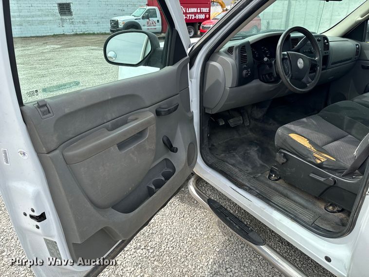 image for item NH9063 2010 GMC Sierra 1500 pickup truck