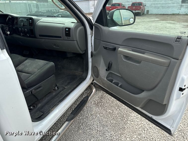 image for item NH9063 2010 GMC Sierra 1500 pickup truck