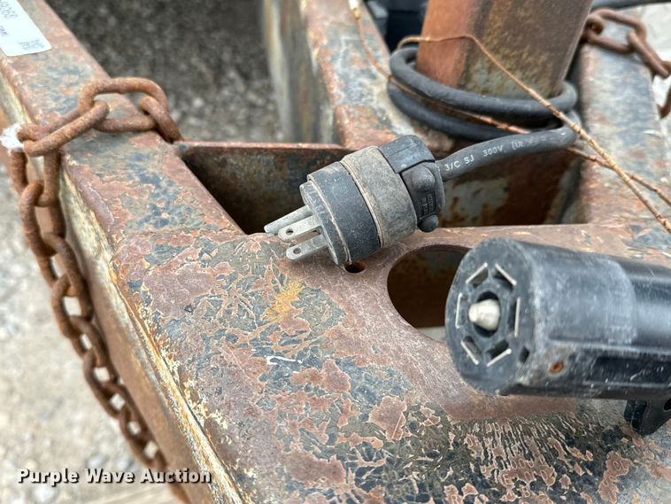 image for item NH9068 2000 Haulmark G818T2-102 enclosed cargo trailer