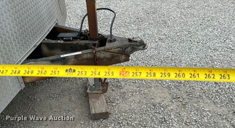 image for item NH9068 2000 Haulmark G818T2-102 enclosed cargo trailer