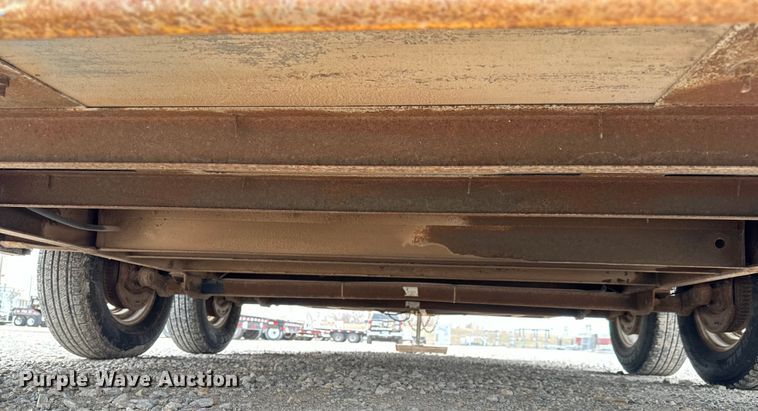 image for item NH9068 2000 Haulmark G818T2-102 enclosed cargo trailer