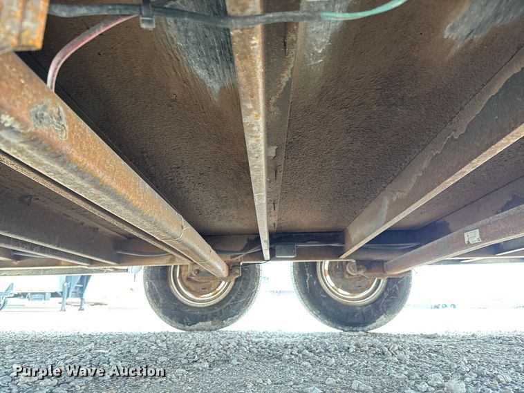 image for item NH9068 2000 Haulmark G818T2-102 enclosed cargo trailer