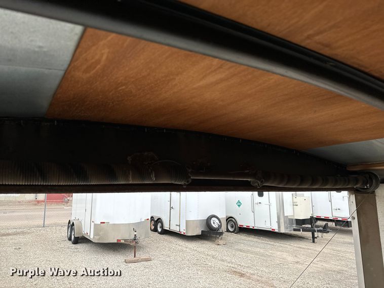 image for item NH9068 2000 Haulmark G818T2-102 enclosed cargo trailer