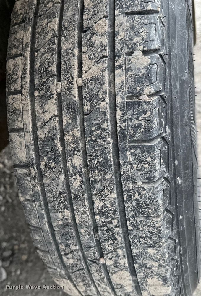 image for item NH9068 2000 Haulmark G818T2-102 enclosed cargo trailer