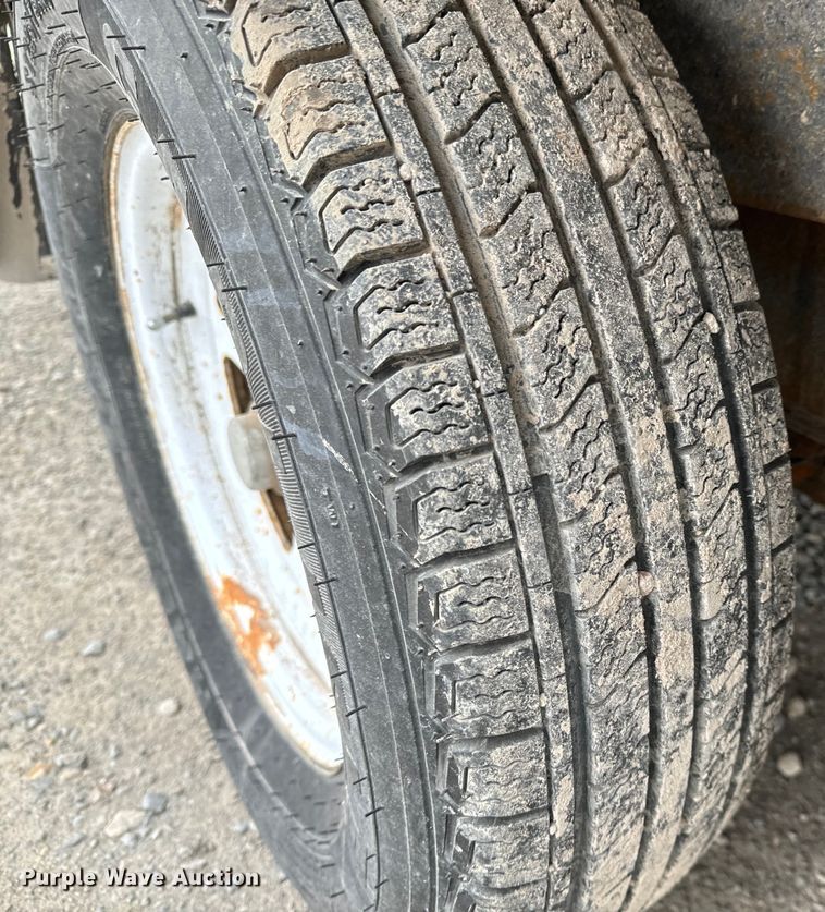 image for item NH9068 2000 Haulmark G818T2-102 enclosed cargo trailer