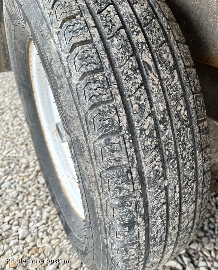 image for item NH9068 2000 Haulmark G818T2-102 enclosed cargo trailer