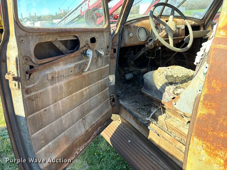 image for item NH9073 1948 Chevrolet  Carryall  SUV