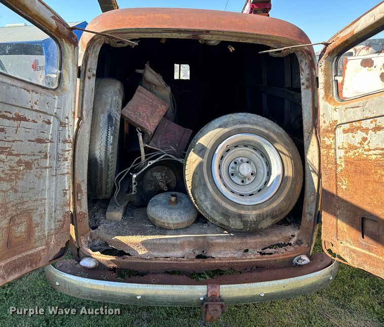 image for item NH9073 1948 Chevrolet  Carryall  SUV