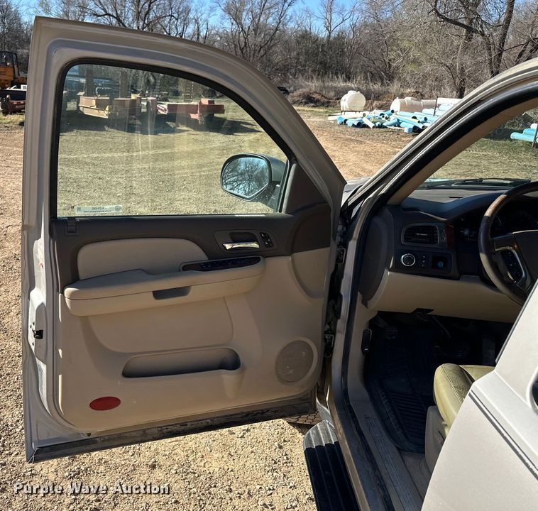 image for item NJ9495 2007 GMC Yukon XL SLT SUV