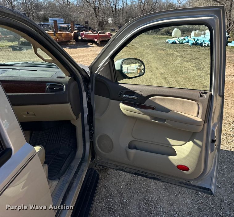 image for item NJ9495 2007 GMC Yukon XL SLT SUV