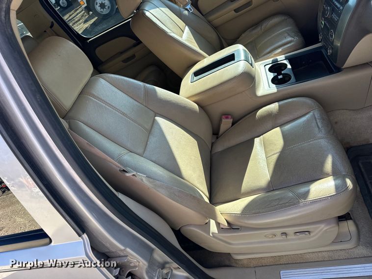 image for item NJ9495 2007 GMC Yukon XL SLT SUV