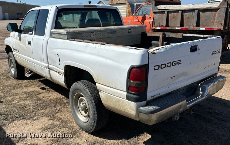 image for item OE9010 2001 Dodge  Ram 1500 Quad Cab pickup truck