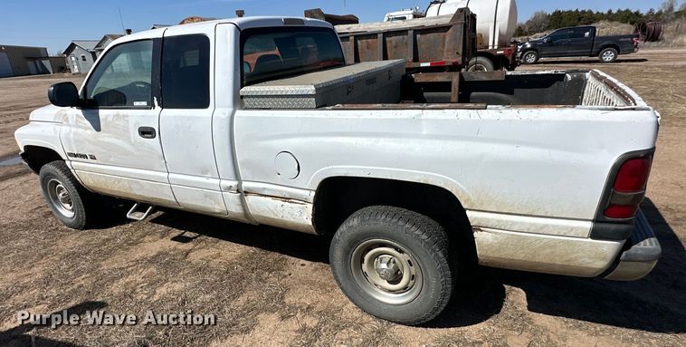 image for item OE9010 2001 Dodge  Ram 1500 Quad Cab pickup truck