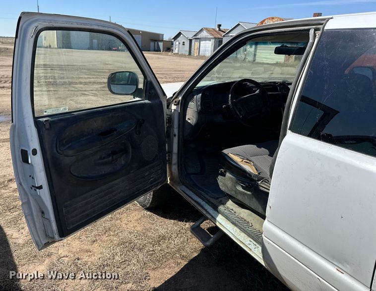 image for item OE9010 2001 Dodge  Ram 1500 Quad Cab pickup truck