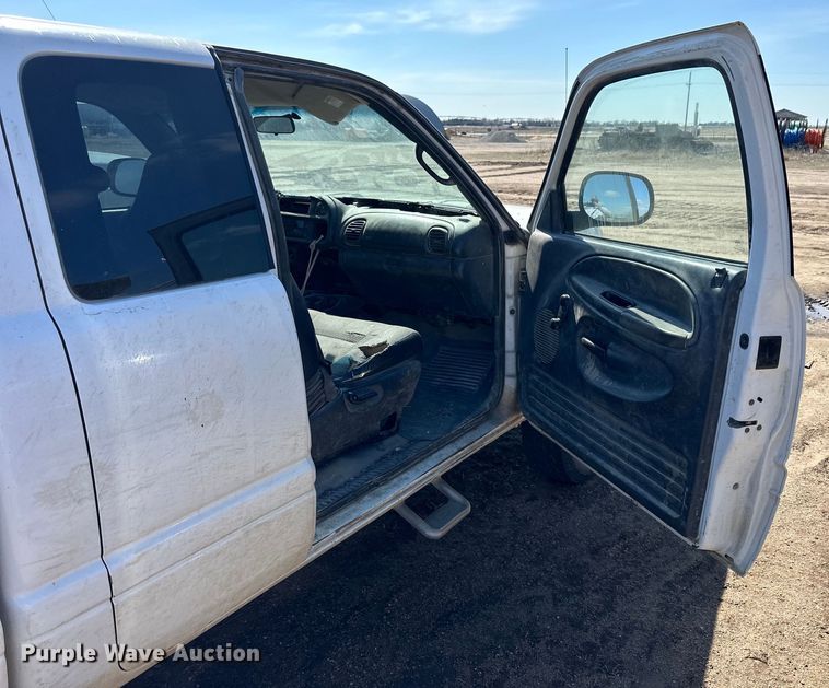 image for item OE9010 2001 Dodge  Ram 1500 Quad Cab pickup truck