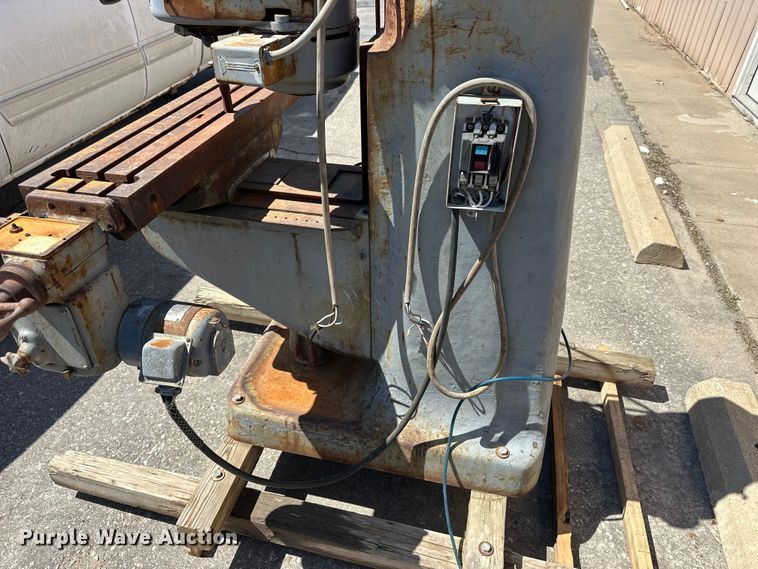 image for item OE9037 Bridgeport milling machine
