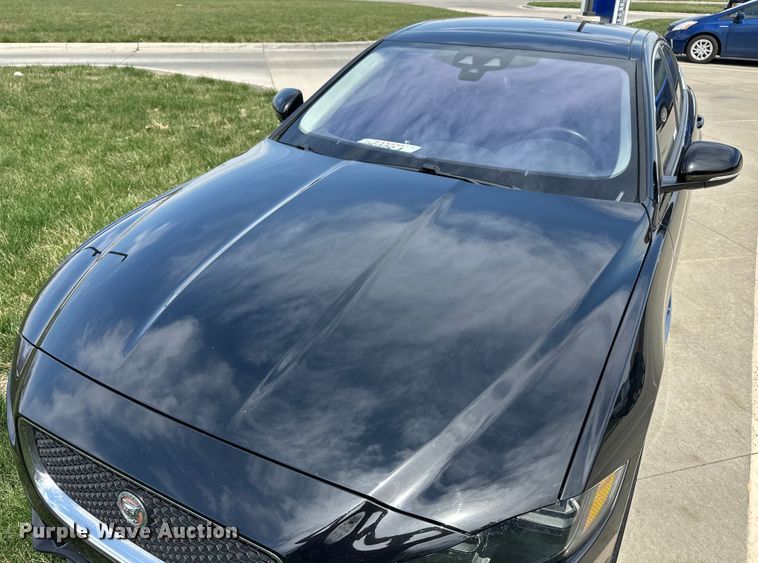 image for item OE9052 2017 Jaguar XE Premium 