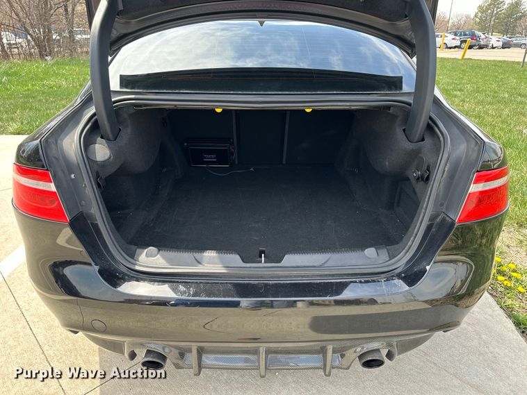 image for item OE9052 2017 Jaguar XE Premium 