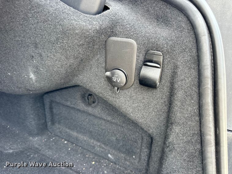 image for item OE9052 2017 Jaguar XE Premium 