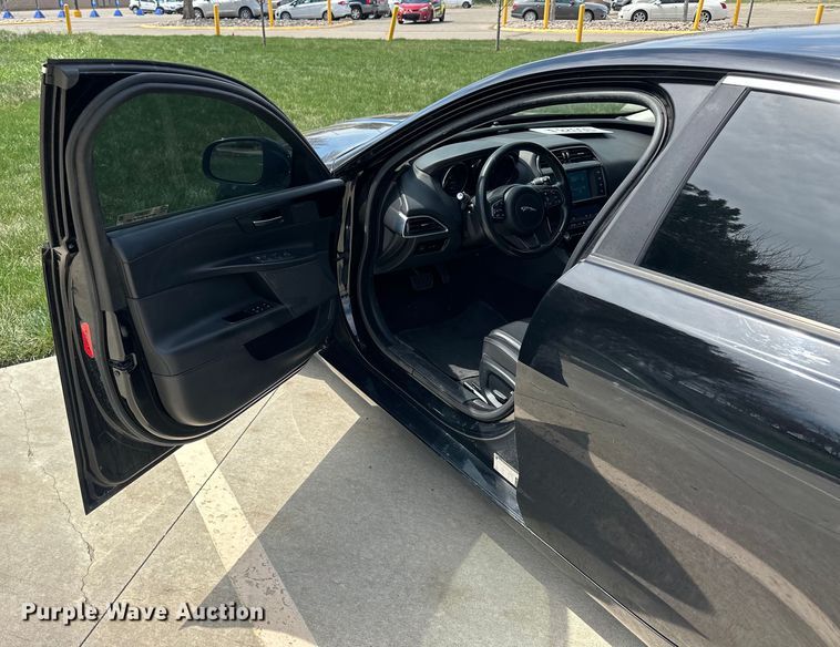 image for item OE9052 2017 Jaguar XE Premium 