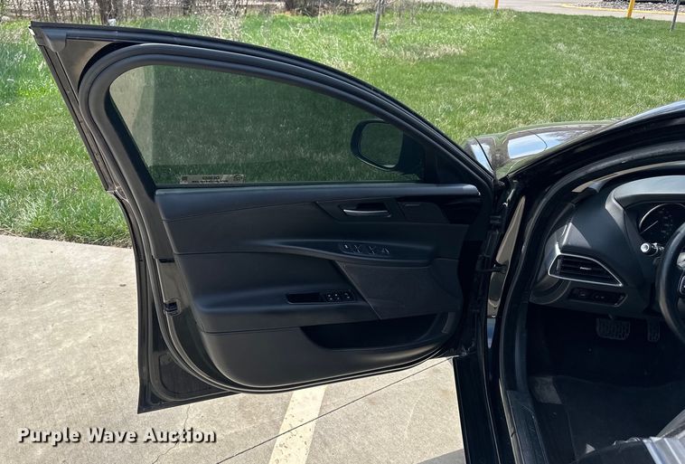 image for item OE9052 2017 Jaguar XE Premium 