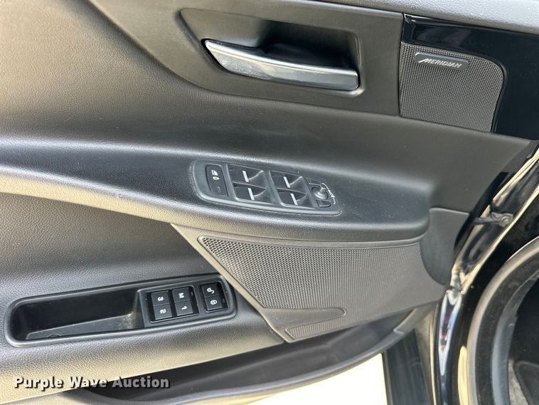 image for item OE9052 2017 Jaguar XE Premium 