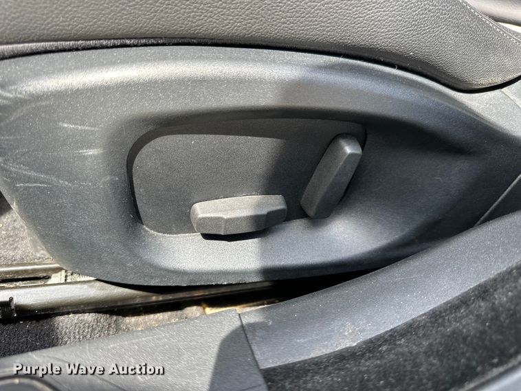 image for item OE9052 2017 Jaguar XE Premium 