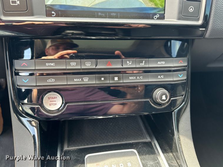 image for item OE9052 2017 Jaguar XE Premium 