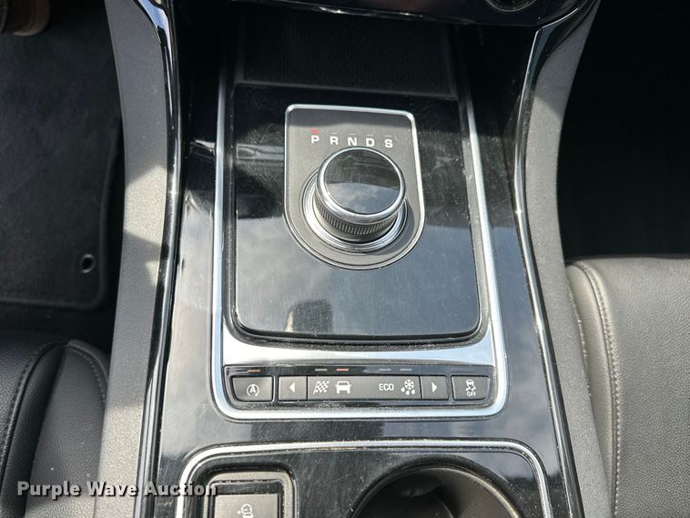 image for item OE9052 2017 Jaguar XE Premium 