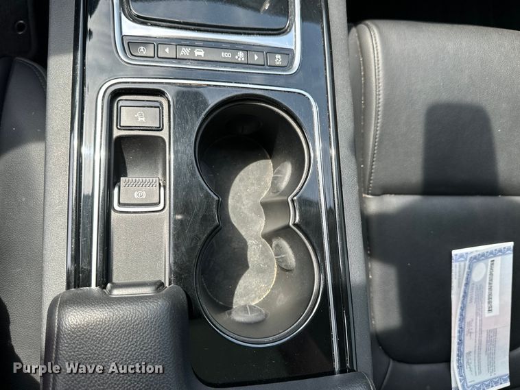 image for item OE9052 2017 Jaguar XE Premium 