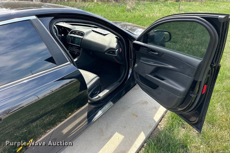 image for item OE9052 2017 Jaguar XE Premium 