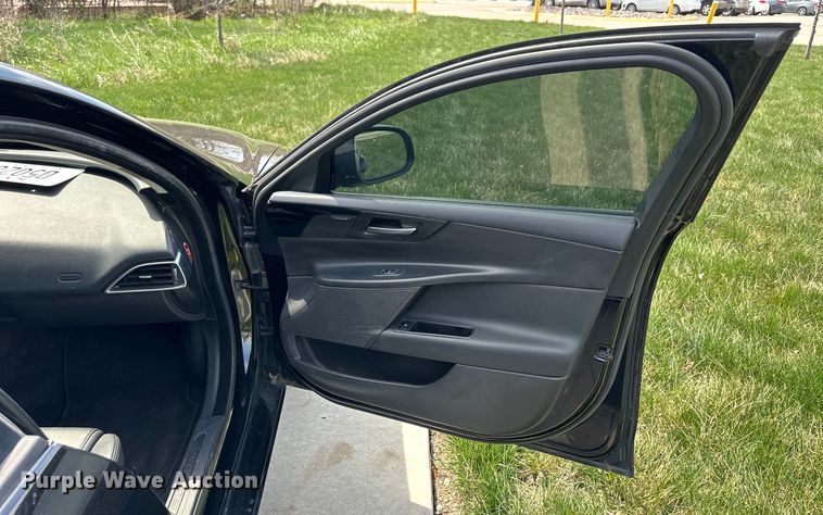 image for item OE9052 2017 Jaguar XE Premium 