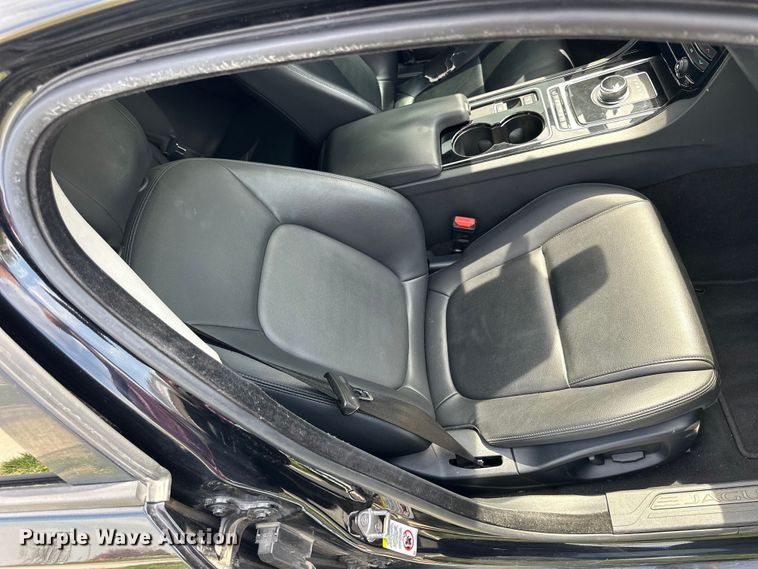 image for item OE9052 2017 Jaguar XE Premium 