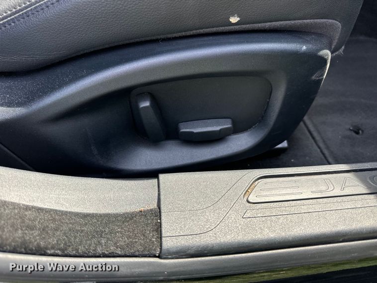 image for item OE9052 2017 Jaguar XE Premium 