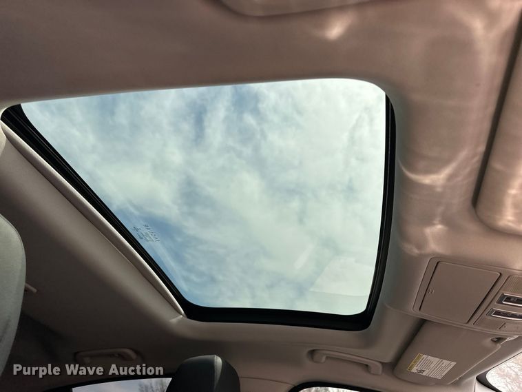 image for item OE9052 2017 Jaguar XE Premium 