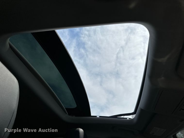 image for item OE9052 2017 Jaguar XE Premium 