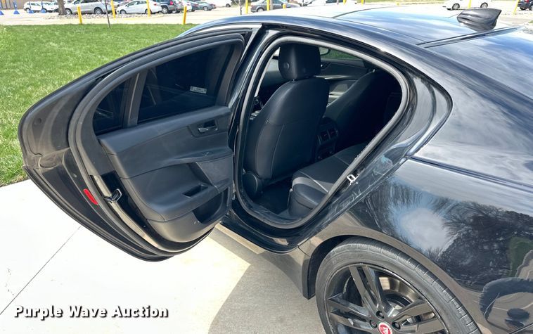 image for item OE9052 2017 Jaguar XE Premium 