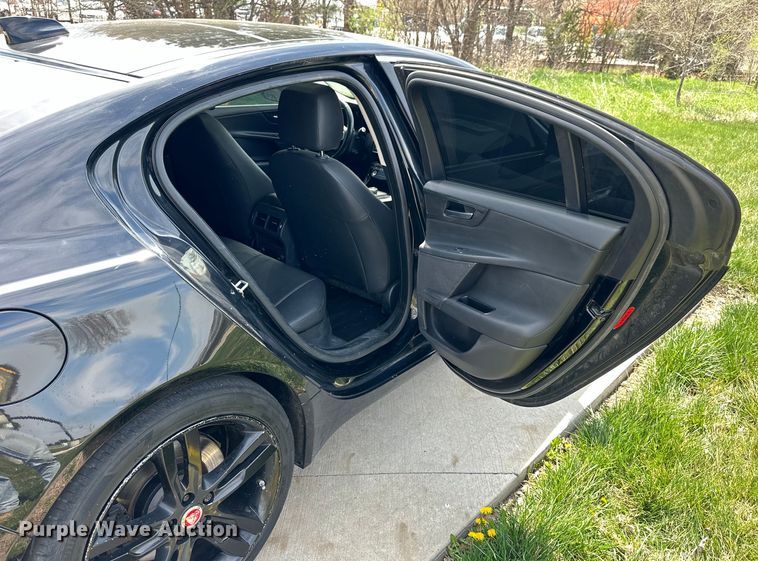 image for item OE9052 2017 Jaguar XE Premium 