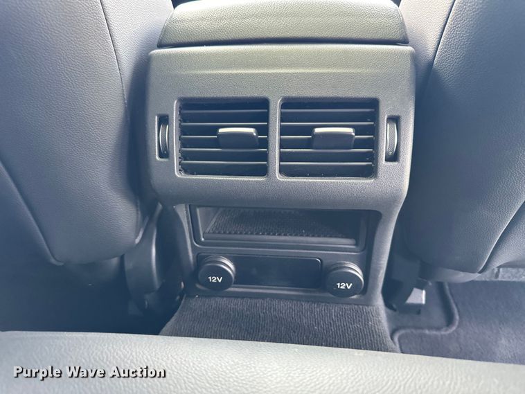 image for item OE9052 2017 Jaguar XE Premium 