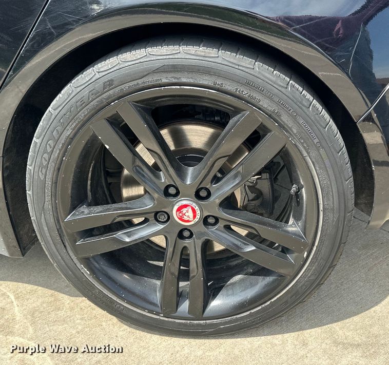 image for item OE9052 2017 Jaguar XE Premium 