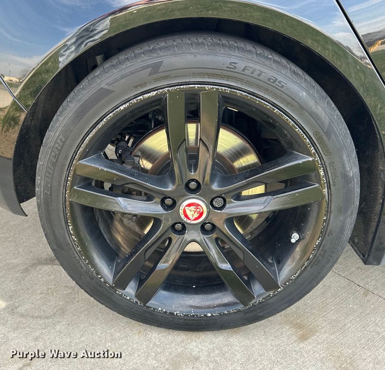 image for item OE9052 2017 Jaguar XE Premium 