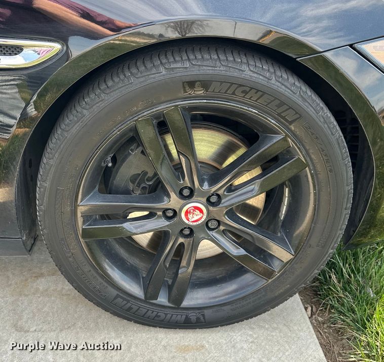 image for item OE9052 2017 Jaguar XE Premium 