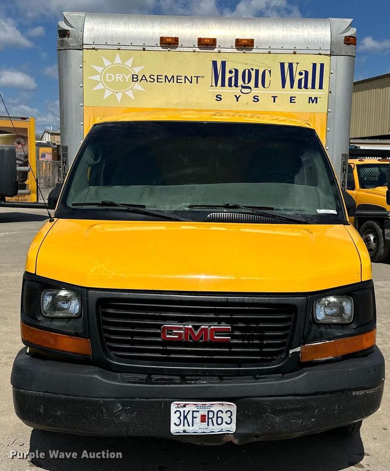 image for item OF9361 2006 GMC Savana G3500 box truck