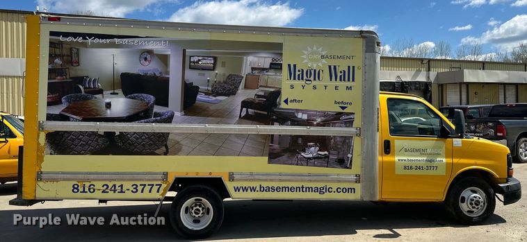 image for item OF9361 2006 GMC Savana G3500 box truck